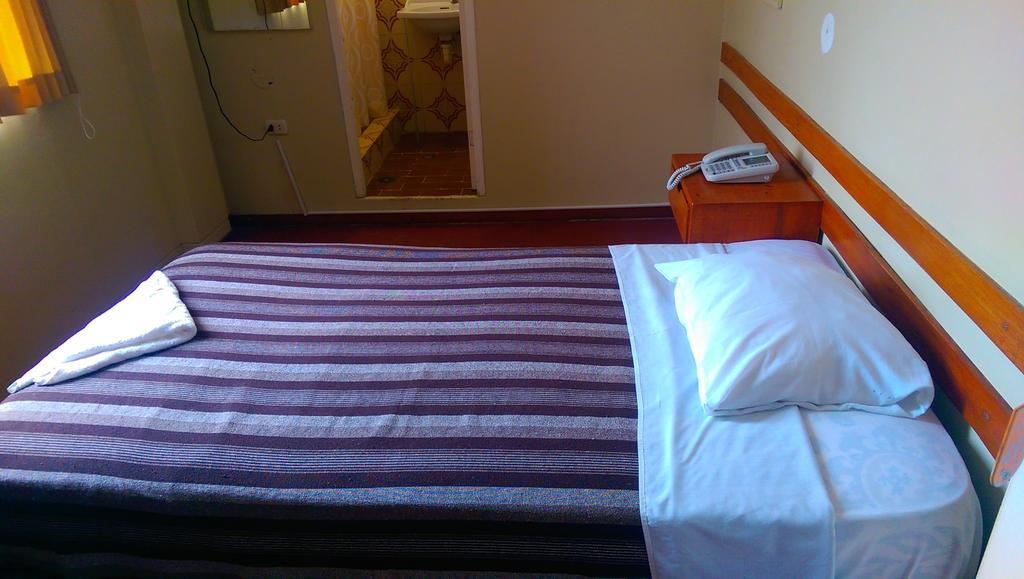 Hotel Plazza Chiclayo Zimmer foto